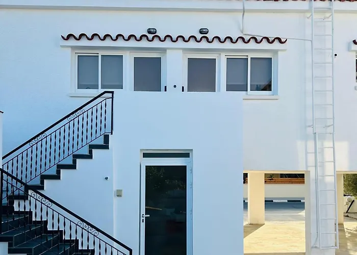 Teak Charm 2-br Apartment *