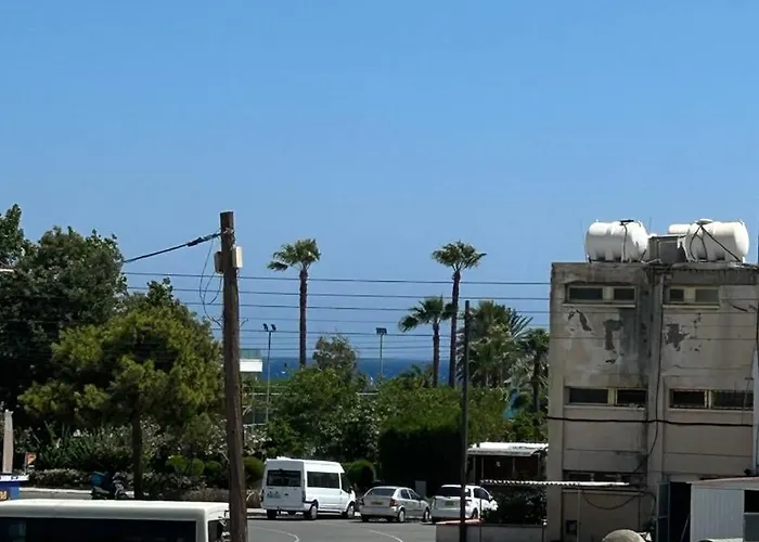 Apartment Teak Charm 2-br Larnaka