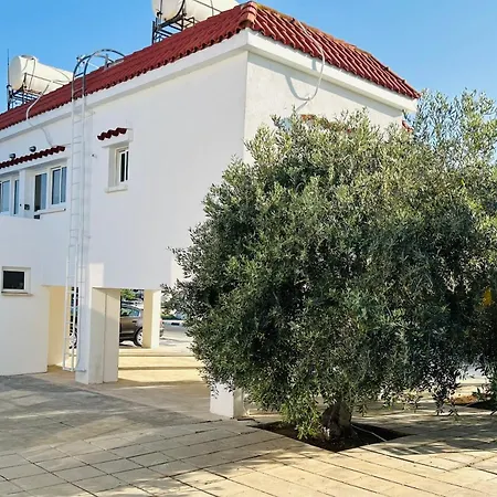 Teak Charm 2-br Apartament